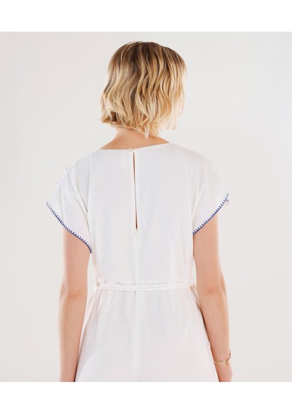 Nakış Detaylı Kemerli Kısa Kollu Tulum