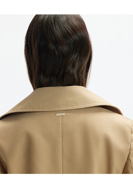 Kelebek Yaka Rüzgarlıklı Kısa Pardösü indirimleri