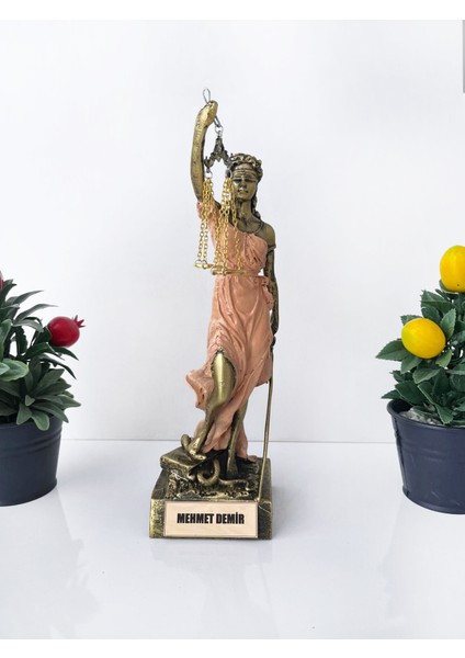 Adalet Heykeli – Gümüş-Bej Themis Biblo | Avukat ve Hukukçu Hediyesi Dekoratif Obje fiyatları