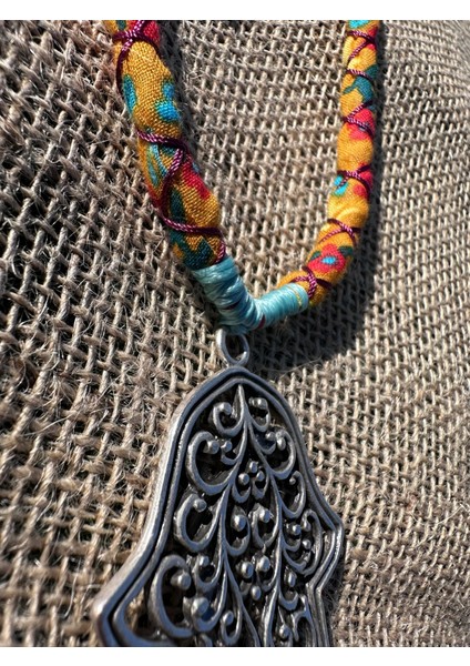 Detaylı El Figürlü Kolye modelleri