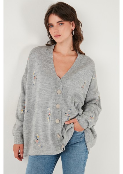 Çiçek Işlemeli Oversize Fit V Yaka Düğmeli Hırka Bayan Hırka 4616191 modelleri