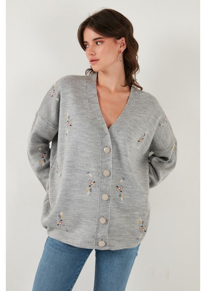 Çiçek Işlemeli Oversize Fit V Yaka Düğmeli Hırka Bayan Hırka 4616191 fırsatları