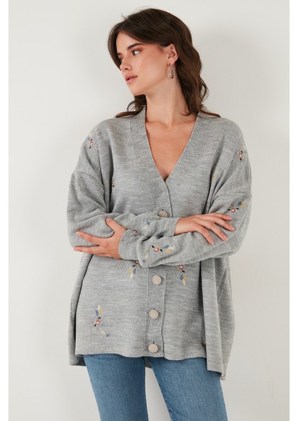 Çiçek Işlemeli Oversize Fit V Yaka Düğmeli Hırka Bayan Hırka 4616191