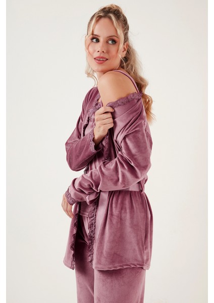 Regular Fit Dantelli Yumuşak Dokulu Sabahlıklı Kadife Pijama Takımı Bayan Pijama Takımı 6095545 modelleri