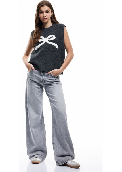 Fiyonk Desenli Bisiklet Yaka Kolsuz Triko Süveter fiyatları