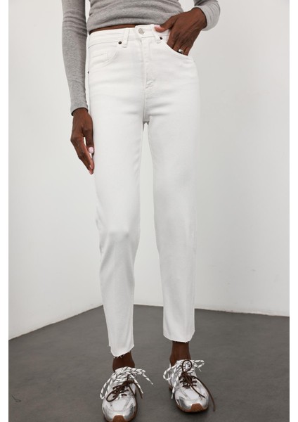 Beyaz Yüksek Bel Boyfit Jean fırsatları