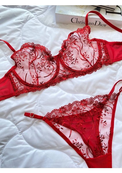 Lingerie – Çiçek Nakışlı Desteksiz C Cup Sütyen & Külot Takımı (90-95-100 C) fiyatları