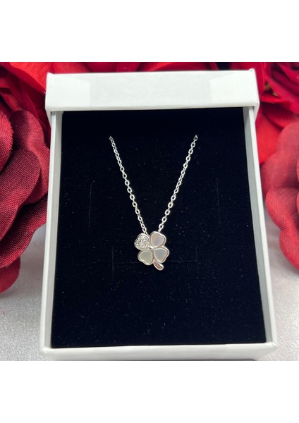 Yonca Kadın Kolyesi 925 Ayar Gümüş Rodyumlu Zirkon Taşlı