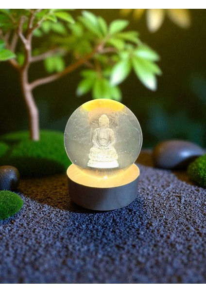 Huzur Veren Buda Figürlü Işıklı Cam Küre – Ahşap Altlıklı USB Dekoratif Lamba