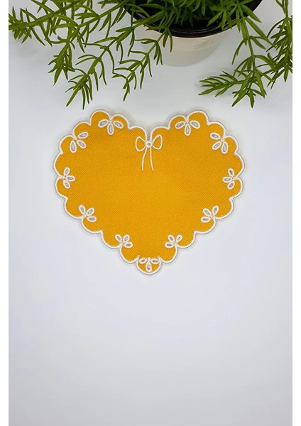Kalp Form Sarı Nakışlı Kokteyl Peçetesi 1 Adet