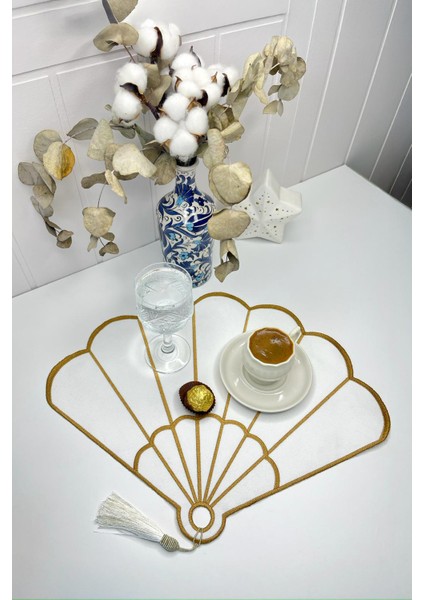 Yelpaze Şeklinde Nakışlı Kumaş Büyük Kokteyl Peçetesi 1 Adet