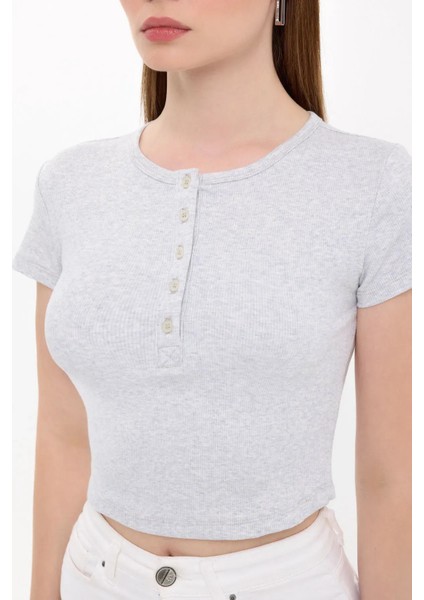 Kadın Düğmeli Kısa Kollu Yuvarlak Yaka T-Shirt Gri fırsatları