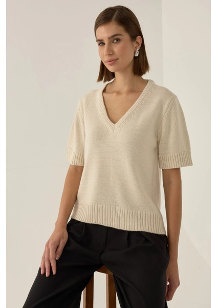 Kadın Kısa Kollu V-Yaka Örgü Kazak Natural