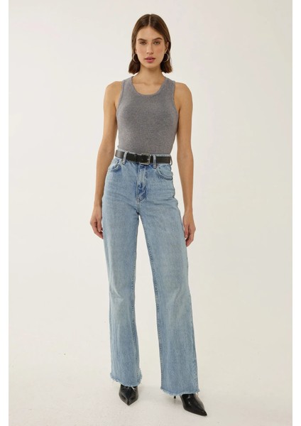 Kadın Vücuda Oturan Ribanalı U Yaka Kolsuz Üst Grey fiyatları