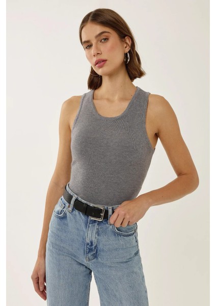 Kadın Vücuda Oturan Ribanalı U Yaka Kolsuz Üst Grey modelleri