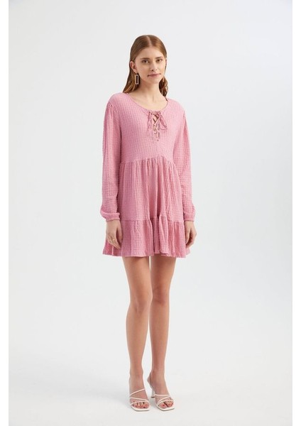 Kadın Elbise: Büzgülü Yuvarlak Yakalı Bağcıklı Katlı Uzun Kollu Mini Elbise Pink fiyatları