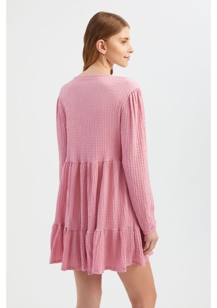 Kadın Elbise: Büzgülü Yuvarlak Yakalı Bağcıklı Katlı Uzun Kollu Mini Elbise Pink fırsatları