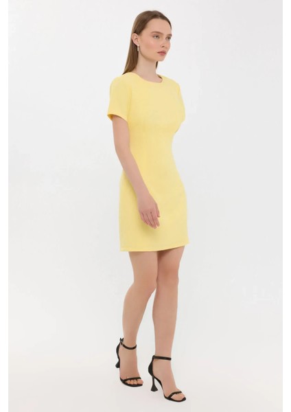 Kadın Sırt Detaylı Kısa Kollu Yuvarlak Yaka Mini Elbise Yellow modelleri
