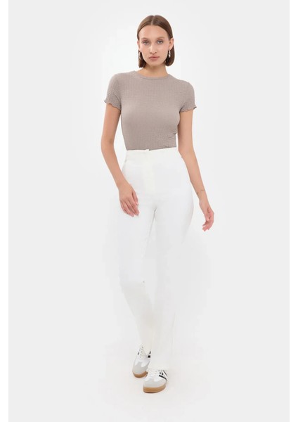 Kadın Buruşuk Dokulu Kısa Kollu Yuvarlak Yakalı Üst Natural modelleri