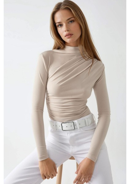Kadın Dik Yaka Büzgü Detaylı Sandy Bluz Natural fiyatları