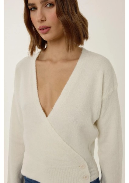 Kadın V Yaka Düğmeli Kruvaze Triko Kazak Natural fırsatları