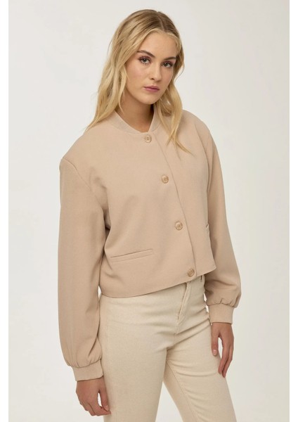 Kadın Kolej Yaka İki Cepli Kısa Ceket Natural modelleri