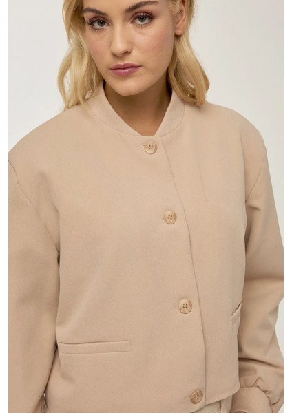 Kadın Kolej Yaka İki Cepli Kısa Ceket Natural fırsatları
