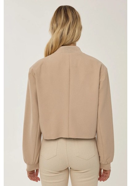 Kadın Kolej Yaka İki Cepli Kısa Ceket Natural indirimleri