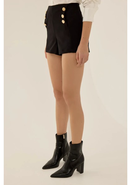 Kadın Altın Düğme Detaylı Siyah Şort Siyah fırsatları