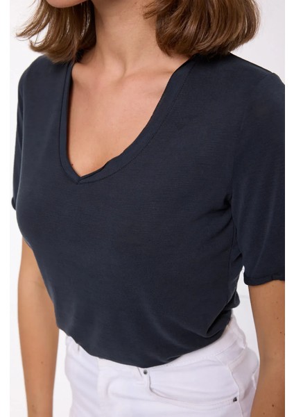 Kadın Günlük V Yaka Kısa Kollu Tişört Siyah fırsatları