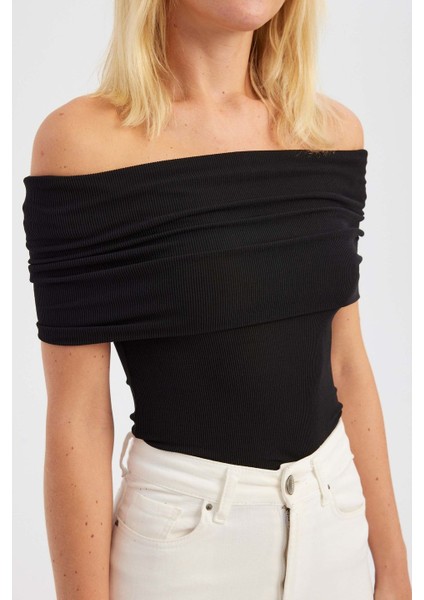 Kadın Düz Omuz Detaylı Üst Natural indirimleri