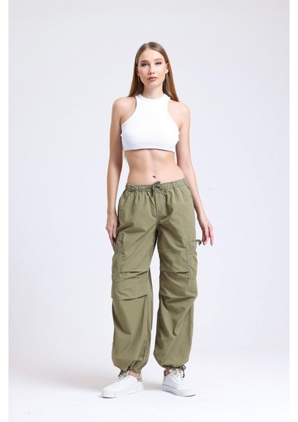 Kadın Açık Mavi Kot Orta Bel Lastikli Paraşüt Pantolon Haki Yeşil fırsatları