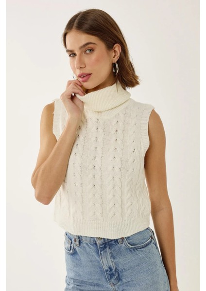Kadın Saç Örgüsü Desenli Yüksek Yaka Örgü Süveter Tozlu Beyaz