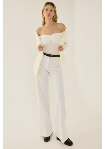 Kadın Omzu Açık Dokulu Top White modelleri