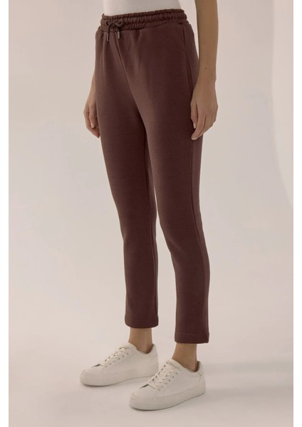 Kadın Kordonlu Dar Kesim Eşofman Altı Brown modelleri