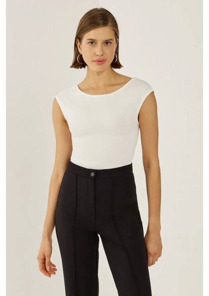 Kadın Sırtı Açık Crop Top Beyaz fırsatları