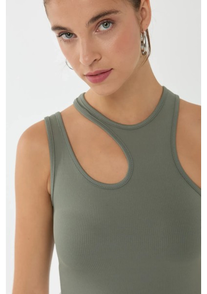 Kadın Asimetrik Yaka Crop Top Yeşil fırsatları