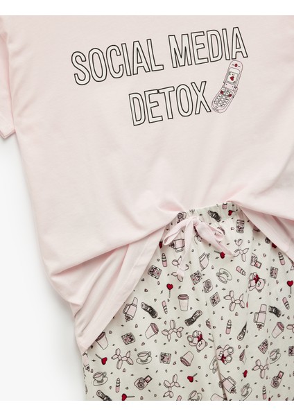 Pamuklu Kısa Kollu Bisiklet Yaka Baskılı Pijama Takımı modelleri