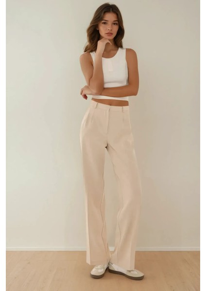 Kadın Orta Bel Pileli Düz Kesim Pantolon Natural