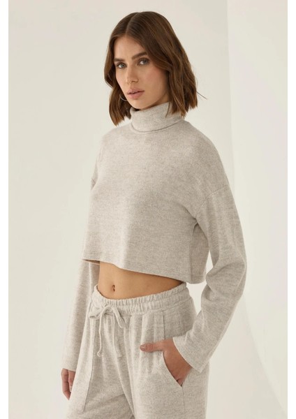 Kadın Dokulu Yüksek Yakalı Kısa Kazak Natural modelleri