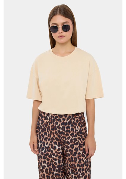 Kadın Rahat Kesim Kısa Kollu Yuvarlak Yaka Tişört Natural