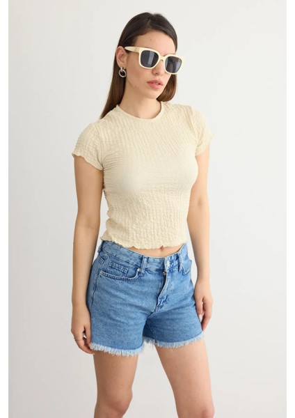 Kadın Dokuma Kumaşlı Yuvarlak Yaka Kısa Kollu Kırpılmış Üst Natural