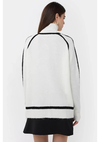 Kadın Kontrast Detaylı Bol Örgü Kazak Mavi fırsatları