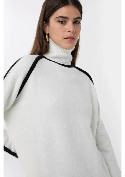 Kadın Kontrast Detaylı Bol Örgü Kazak Mavi indirimleri