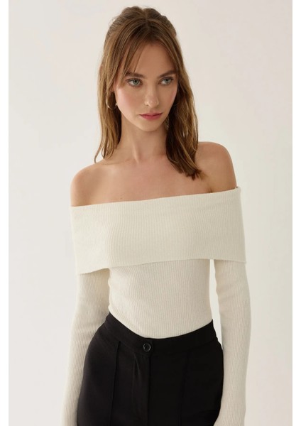 Kadın Omuz Açık Madonna Yaka Triko Üst Tozlu Beyaz modelleri