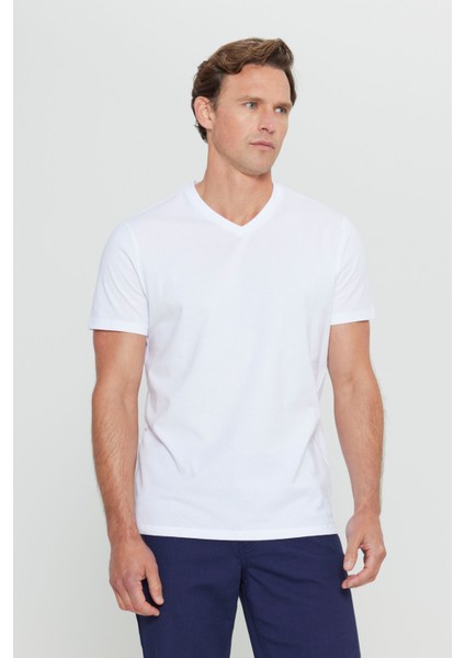 Erkek Beyaz %100 Pamuk Slim Fit Dar Kesim V Yaka Tişört