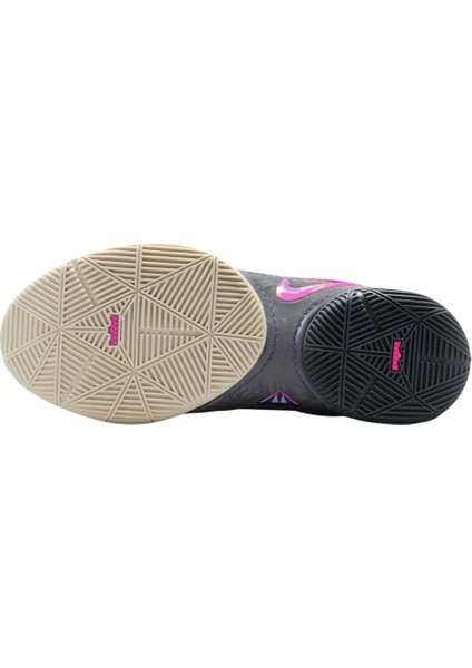 Lebron Xxıı “blacklight” FZ1094-001 fırsatları