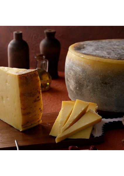 Kars Malakan Eski Kaşar Peyniri 2 Yıllık Şirden Mayalı 1 kg -Kaşarcızade