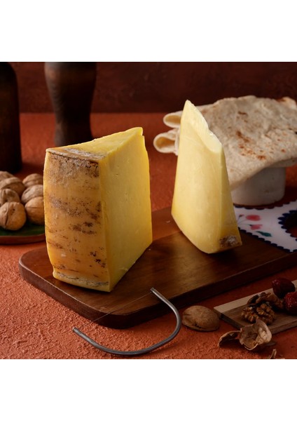 Kars Malakan Eski Kaşar Peyniri 2 Yıllık Şirden Mayalı 1 kg -Kaşarcızade