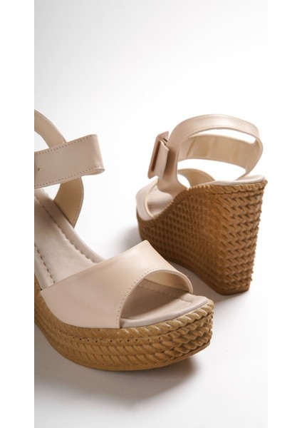 Jet-Perla Tokalı Lastikli Dolgu Topuklu Ortopedik Taban Hasır Görünümlü Kadın Sandalet Ckt - Ten indirimleri